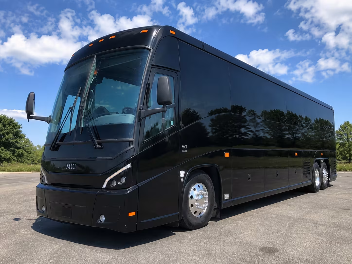 corporate event and employee shuttle buses in lynwood