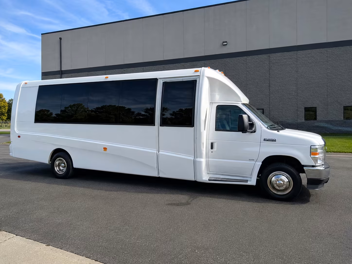 lynwood minibus rentals for bmo stadium concerts