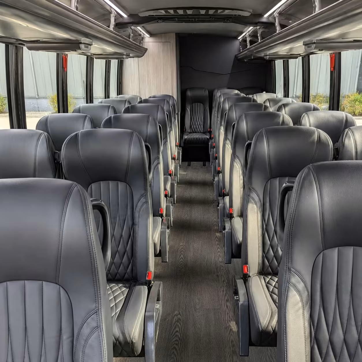 lynwood minibus rentals to disneyland and universal studios